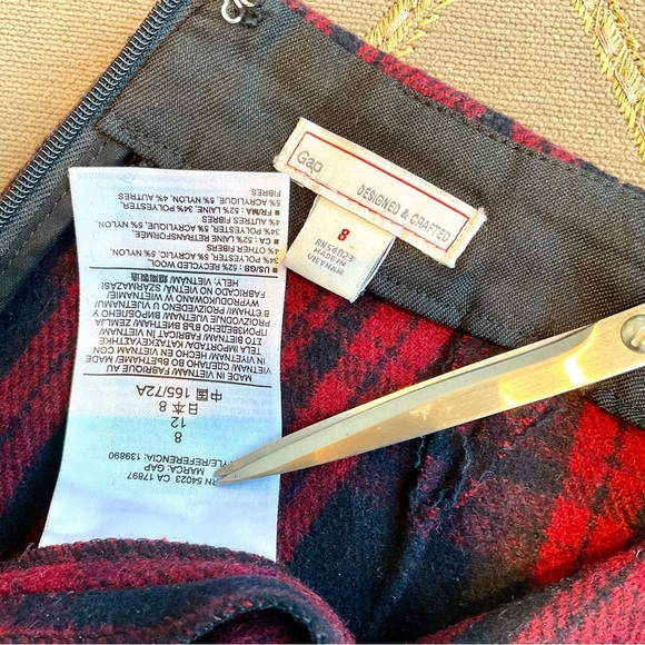 x Gap Mini Skirt in Plaid Wool Blend Red and Black Check with Zip Pockets (8) - Picture 6 of 8